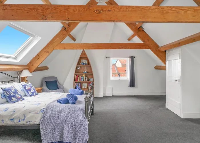 30 Percent Off! The Central Whitby Gem - 4 Bedrooms