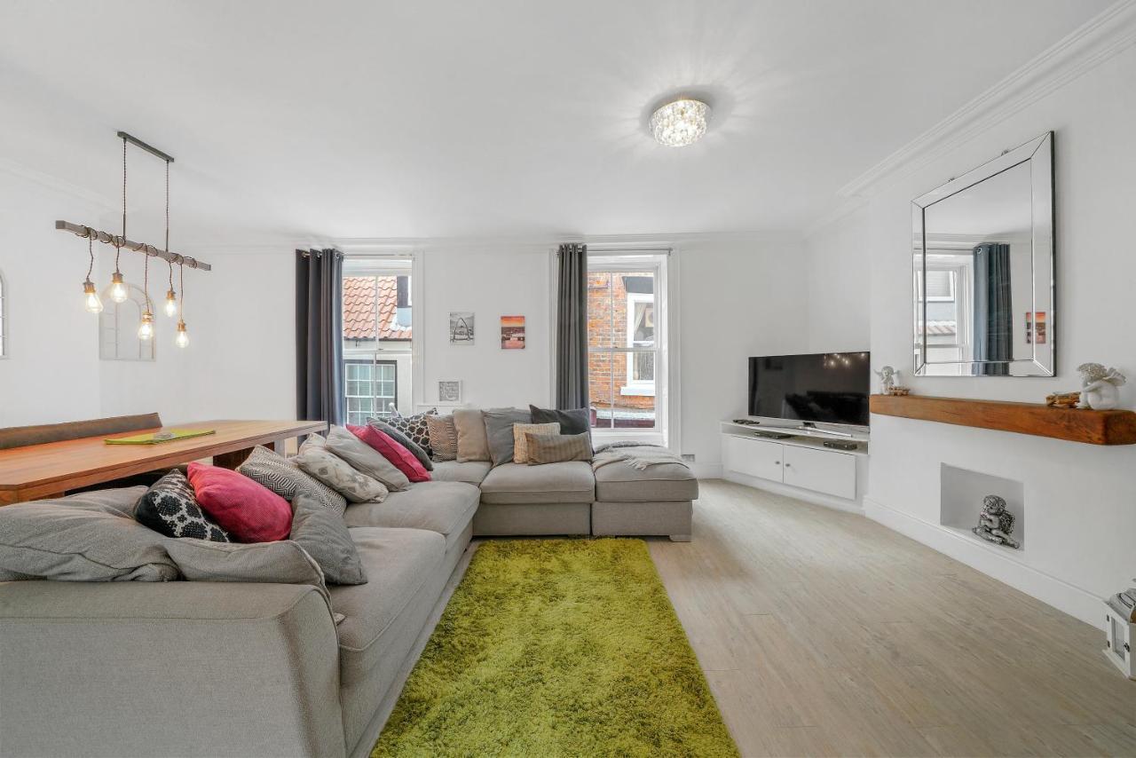 30 Percent Off! The Gem - 4 Bedrooms Whitby