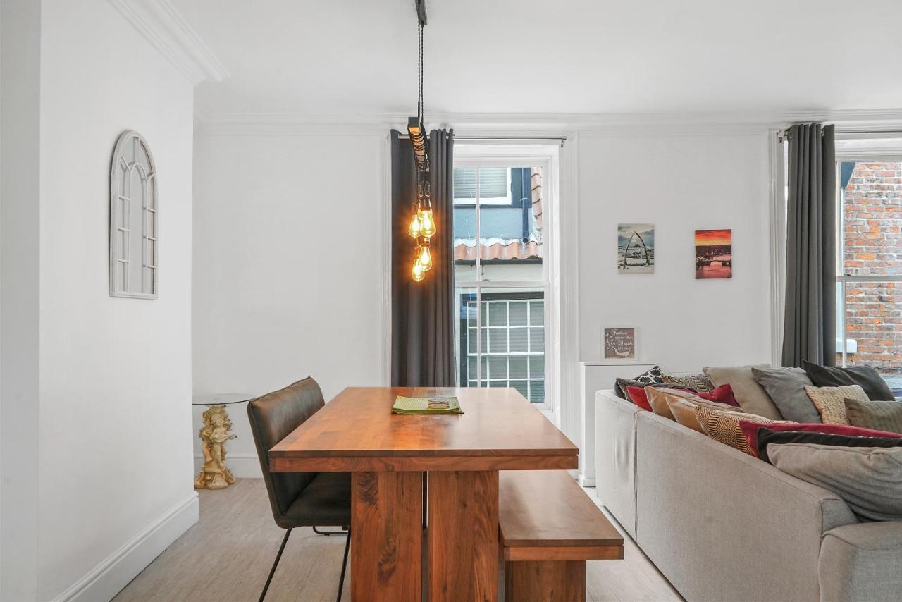 Apartment 30 Percent Off! The Gem - 4 Bedrooms *