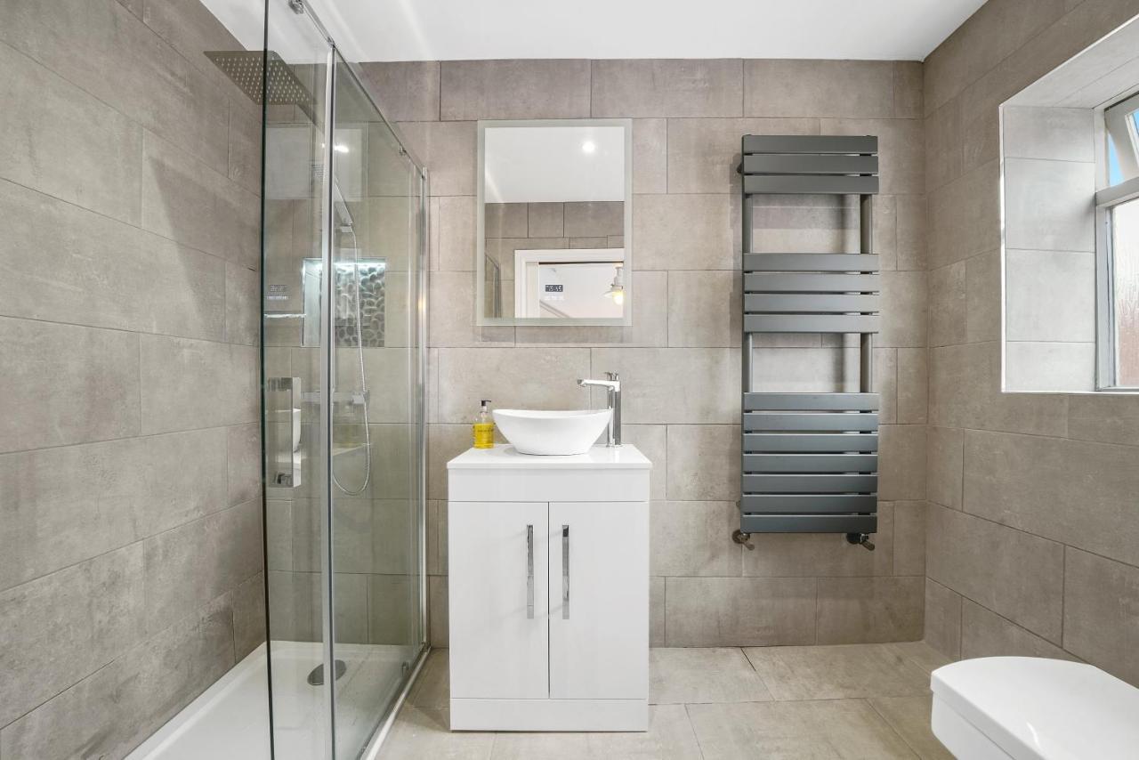 30 Percent Off! The Gem - 4 Bedrooms Apartment *