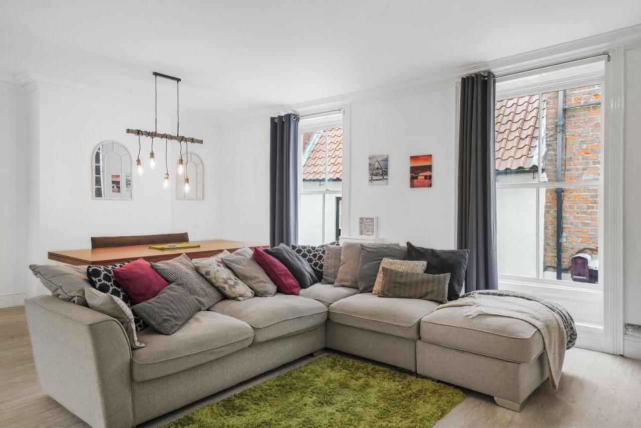 30 Percent Off! The Gem - 4 Bedrooms Whitby